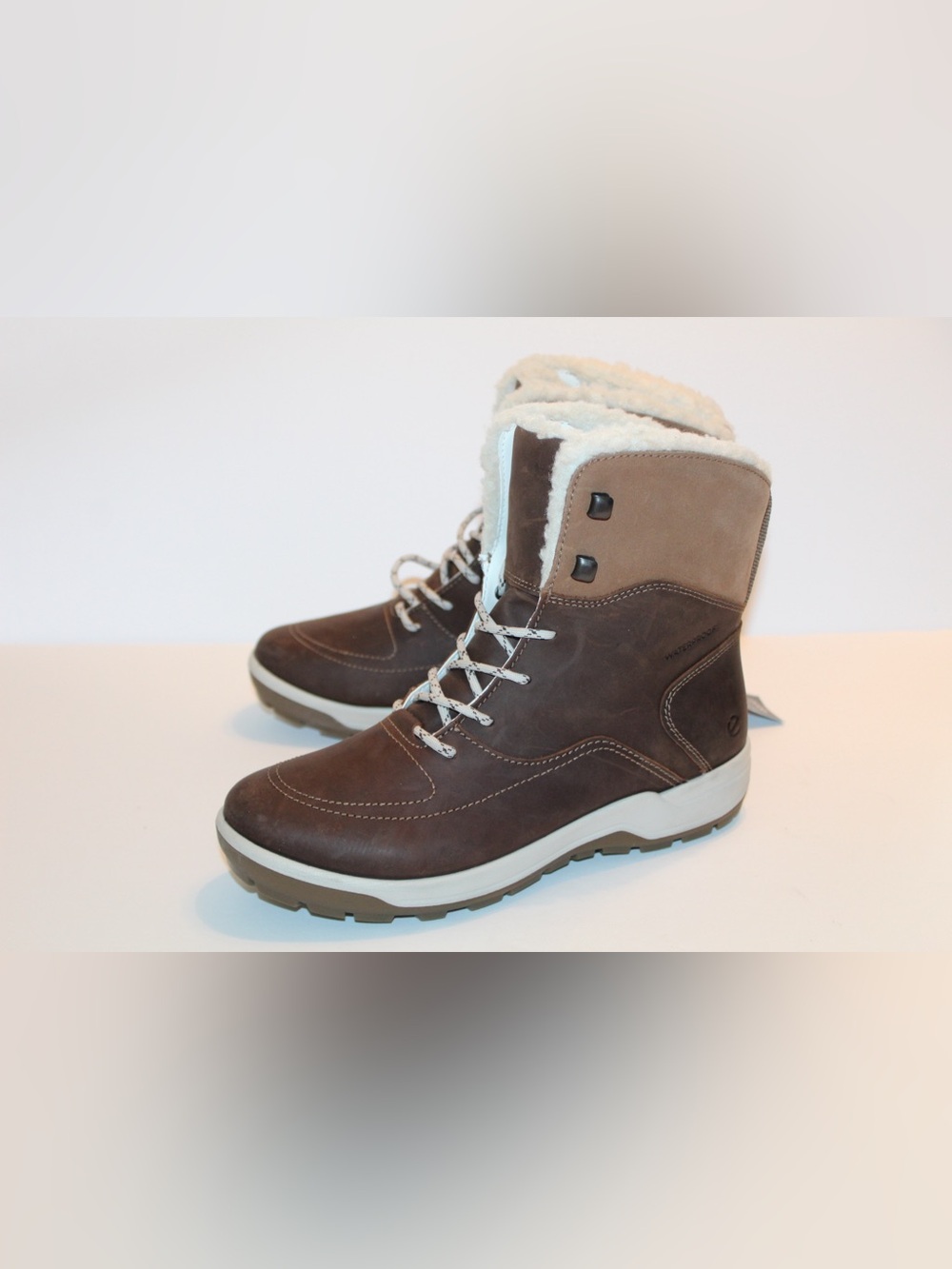 ECCO Trace Lite Oiled Nubuck Leather Waterproof Women’s Boots Size 8-8.5 NEW